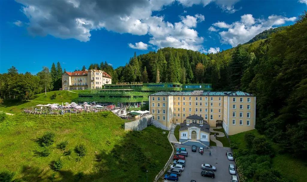 Hotel Zdraviliški Dvor